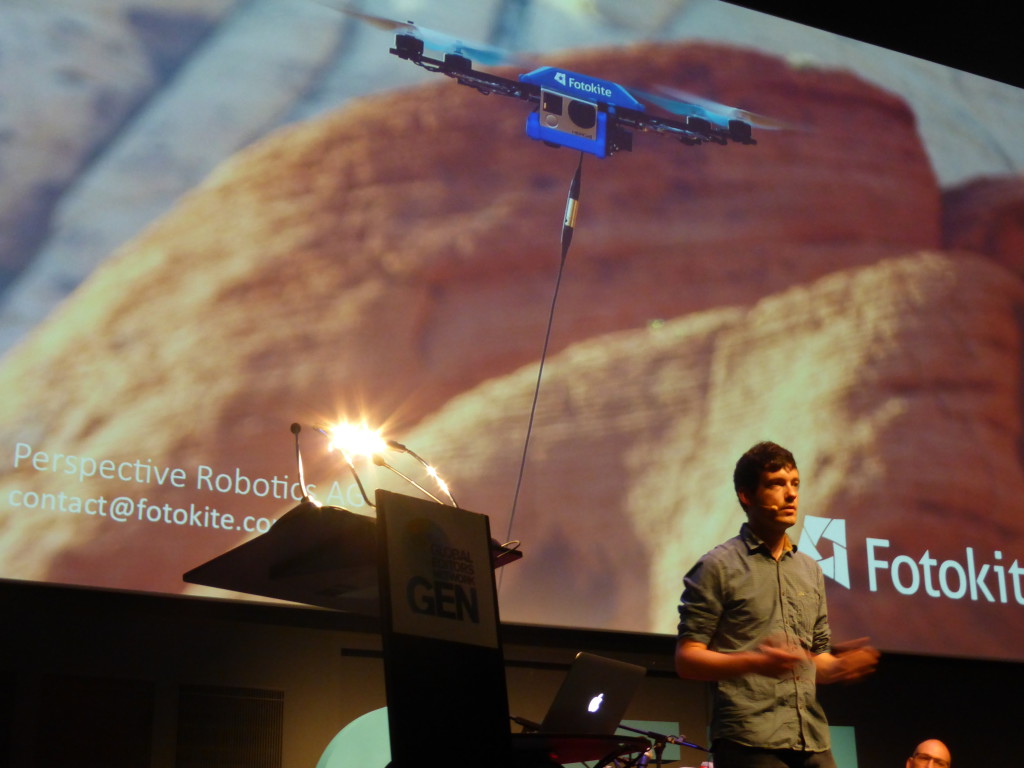 Un dron que participava en la competició d’startups.