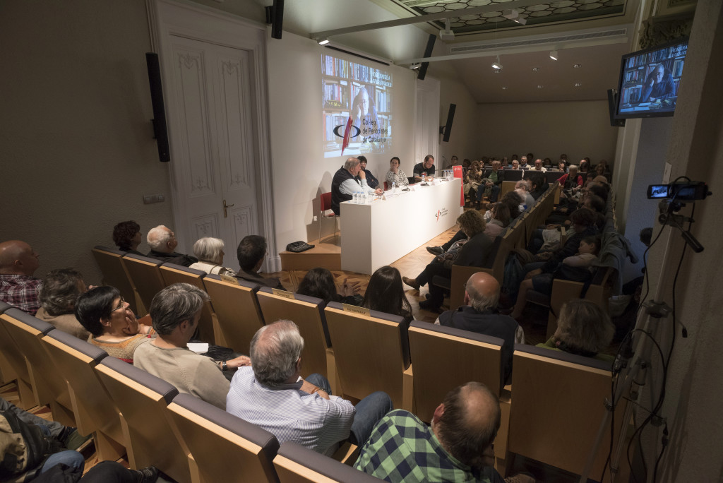 La sala d’actes del Col·legi es va omplir per recordar Vinader. Foto: Dani Codina