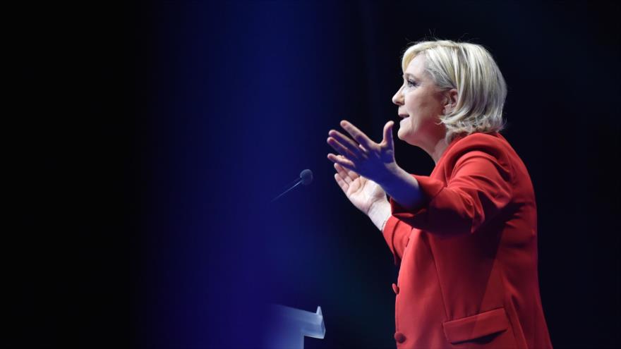 La líder del Front Nacional francès, Marine Le Pen, durant un dels seus mítings de campanya | Foto: HispanTV