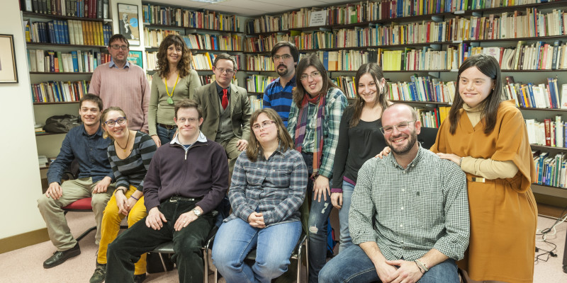 L’equip d’Èxit 21 amb membres de la Fundació Catalana Síndrome de Down. Foto: Sergio Ruiz