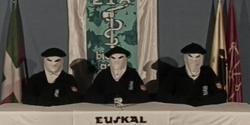 Imatge del vídeo on ETA va anunciar la fi de la violència