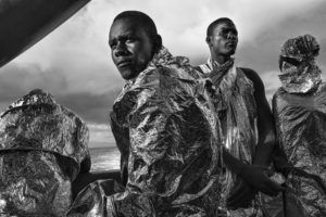 Refugiats arribant a la costa italiana, una de les fotos de la mostra. Autor: Francesco Zizola