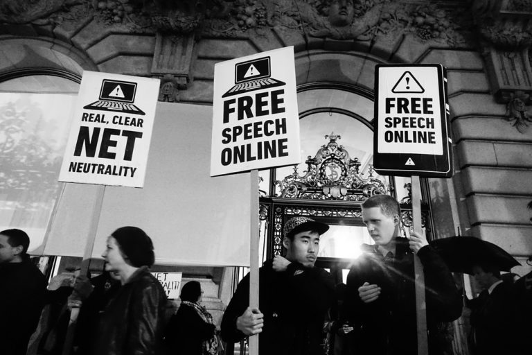 Internet, a la corda fluixa