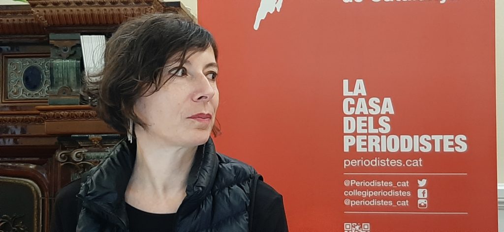 Simona Levi durant la seva intervenció al Col·legi de Periodistes de Catalunya | Foto: Núria Segura