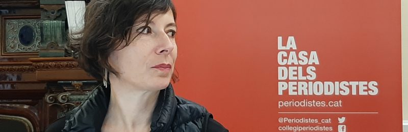 Simona Levi durant la seva intervenció al Col·legi de Periodistes de Catalunya | Foto: Núria Segura