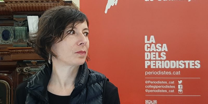 Simona Levi durant la seva intervenció al Col·legi de Periodistes de Catalunya | Foto: Núria Segura