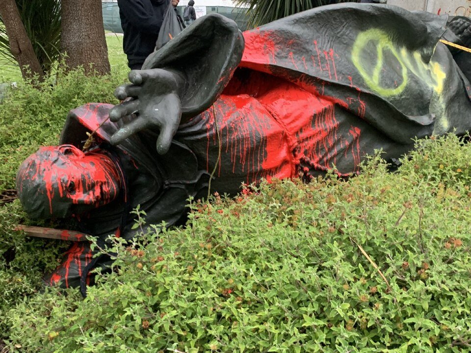 divulgacio històrica Estàtua del missioner mallorquí Juníper Serra, enderrocada per manifestants a San Francisco / The Hispanic Council