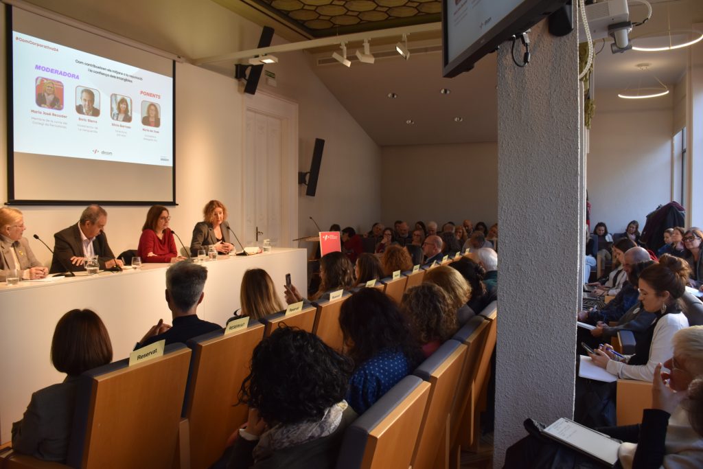 Maria Jos&eacute; Recoder (Junta Col&middot;legi Pertiodistes), Enric Sierra (La Vanguardia), S&iacute;lvia Barrosso (El M&oacute;n) i N&uacute;ria de Jos&eacute; (Xarxa Audiovisual Local) durant la jornada.