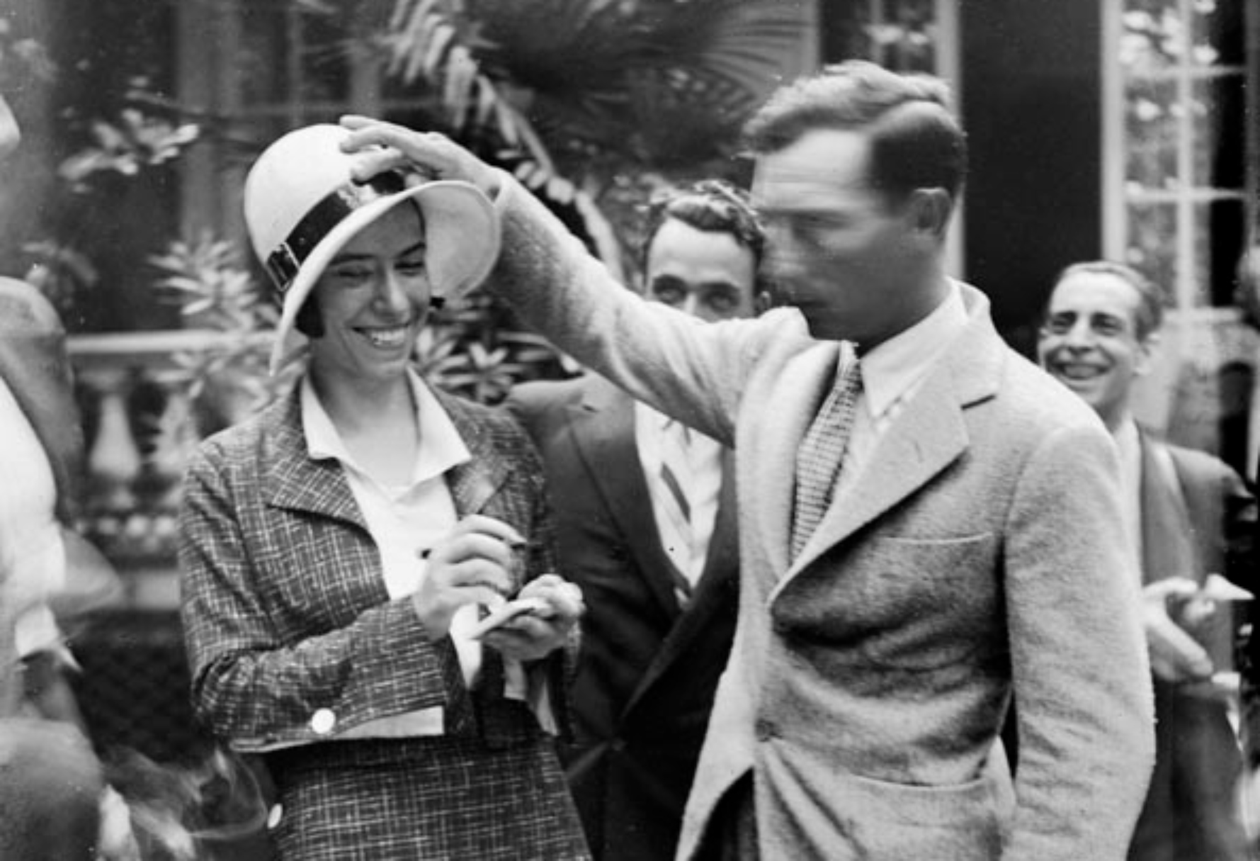 Buster Keaton bromeja amb Irene Polo a l'hotel Ritz de Barcelona el 1930. Foto: Gabriel Casas Galobardes