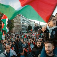 Manifestants a Berlín durant una protesta en solidaritat amb Palestina. Foto: Montecruz Foto
