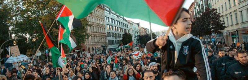 Manifestants a Berlín durant una protesta en solidaritat amb Palestina. Foto: Montecruz Foto
