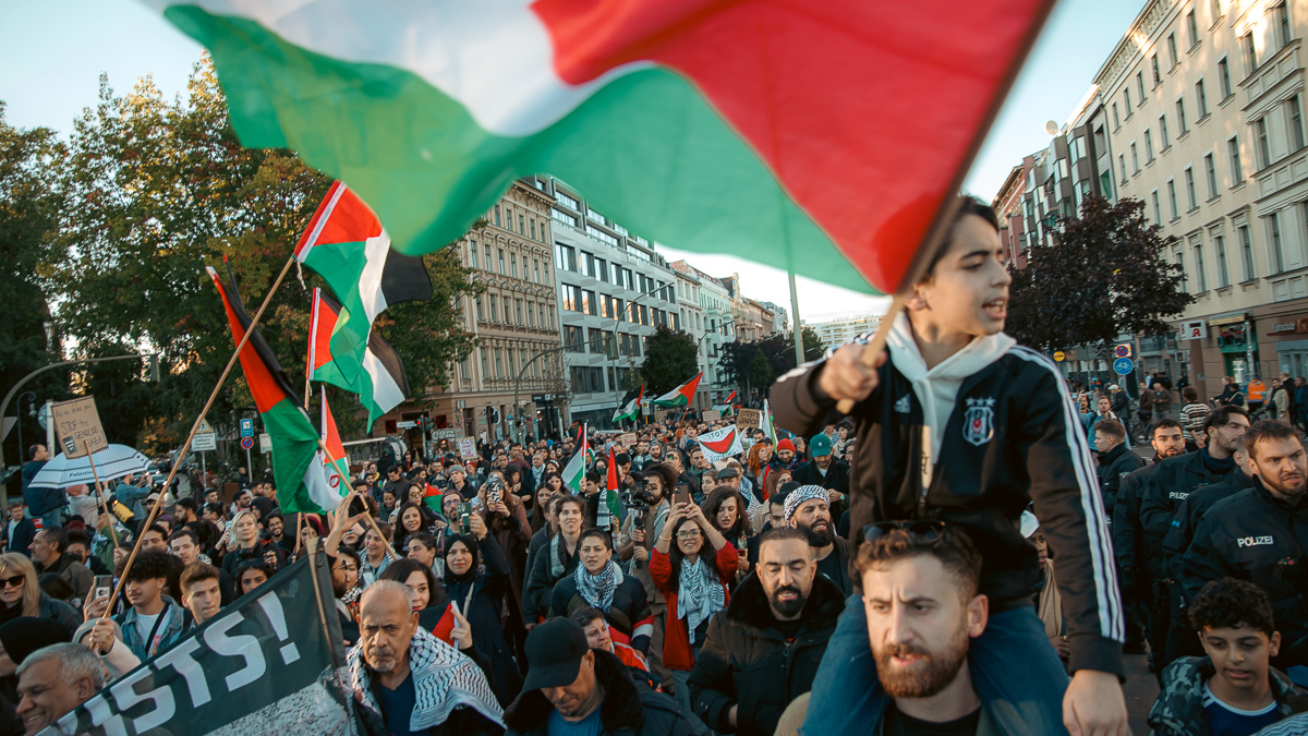 Manifestants a Berlín durant una protesta en solidaritat amb Palestina. Foto: Montecruz Foto