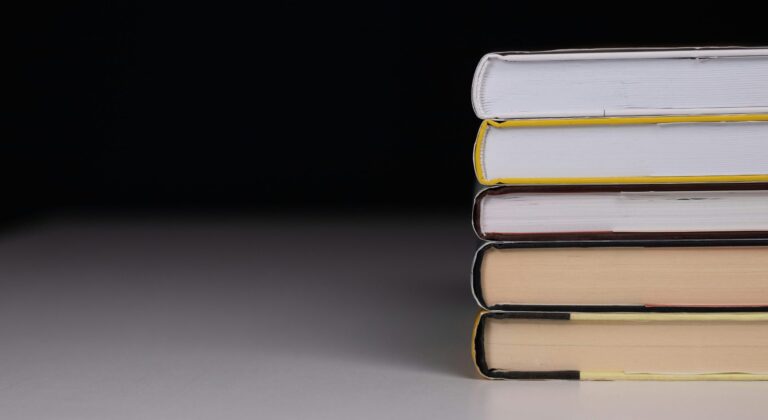 Deu llibres per entendre la comunicació actual