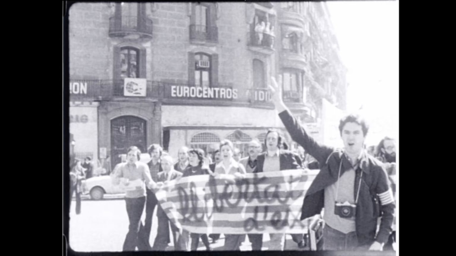 La pel&middot;l&iacute;cula, in&egrave;dita, de la hist&ograve;rica manifestaci&oacute;  dels periodistes de 1976